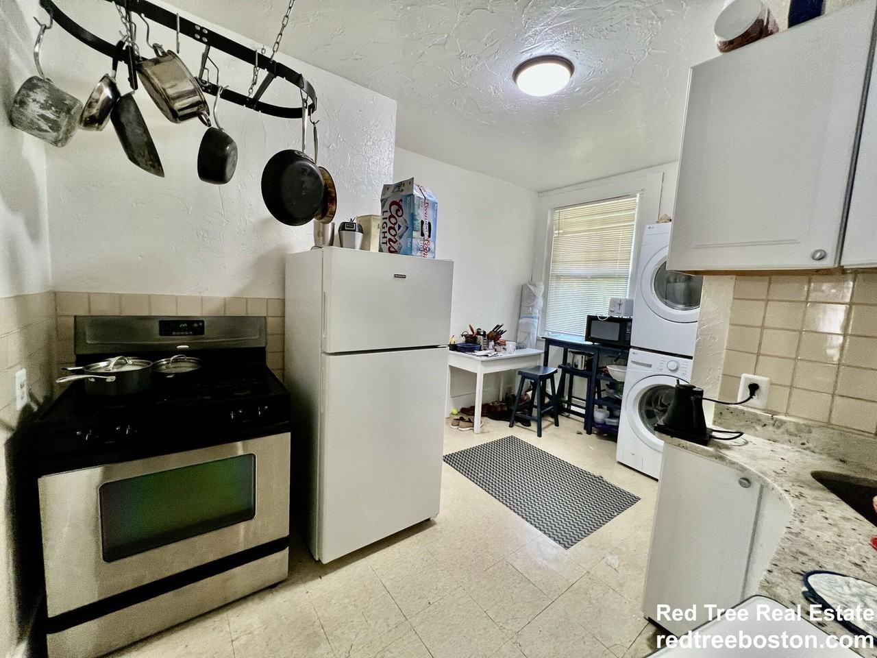 4 Adella Pl #U1 - Photo 4 of 8
