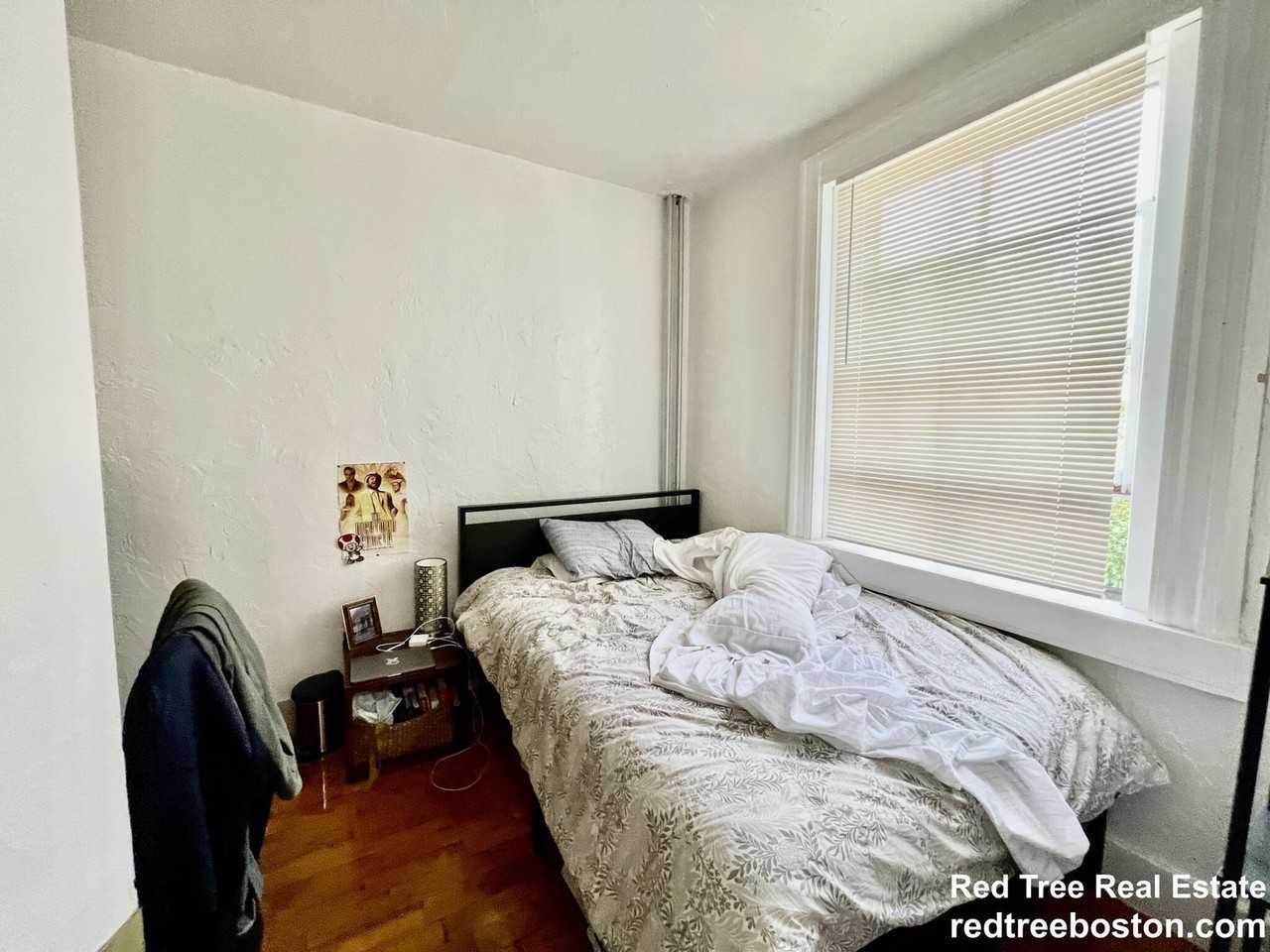 4 Adella Pl #U1 - Photo 5 of 8