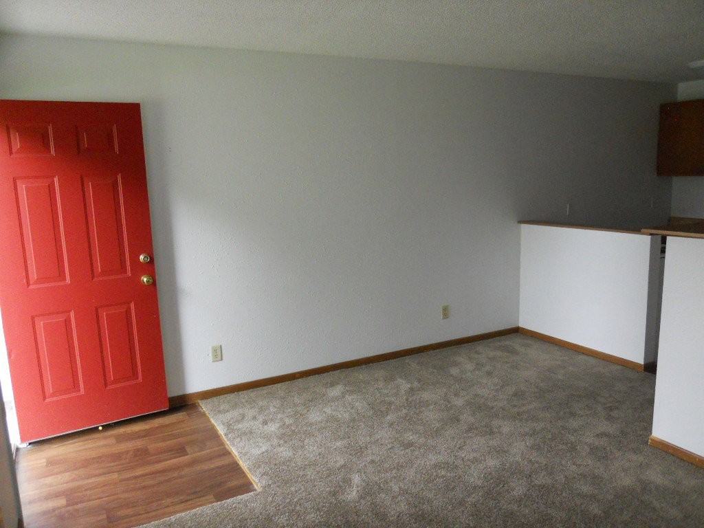 1507 W 5th St - Photo 4 of 5