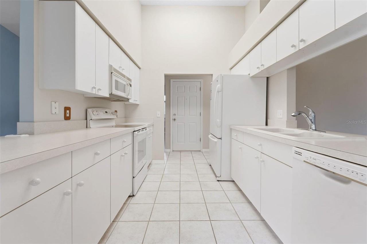 1031 Almondwood Dr - Photo 3 of 37
