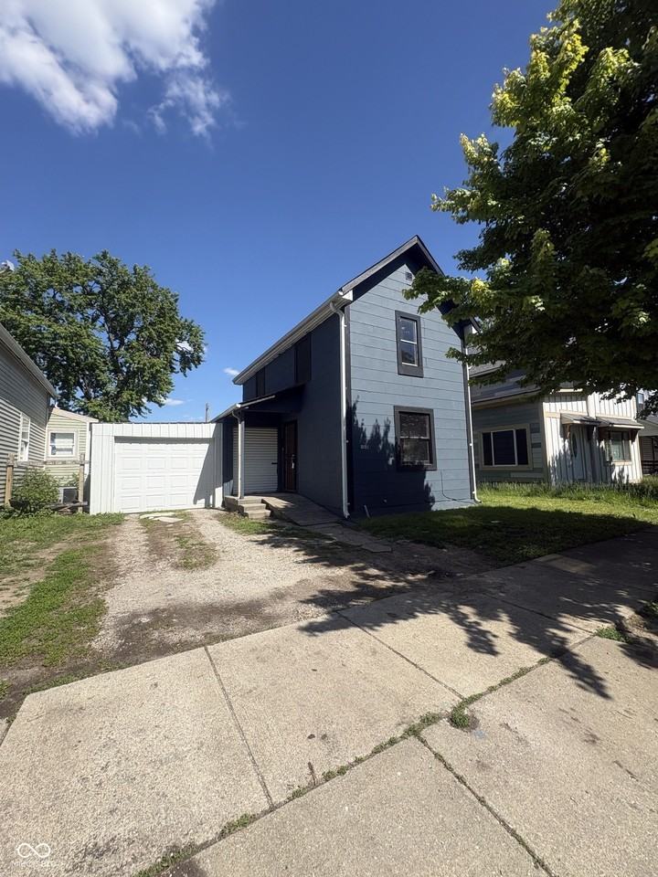 2221 Station St - Photo 2 of 17