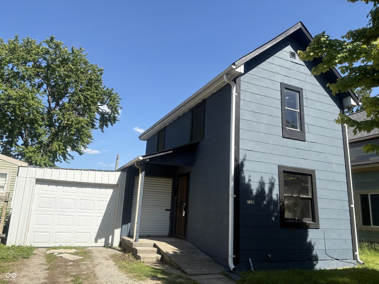 2221 Station St - Photo 4 of 17