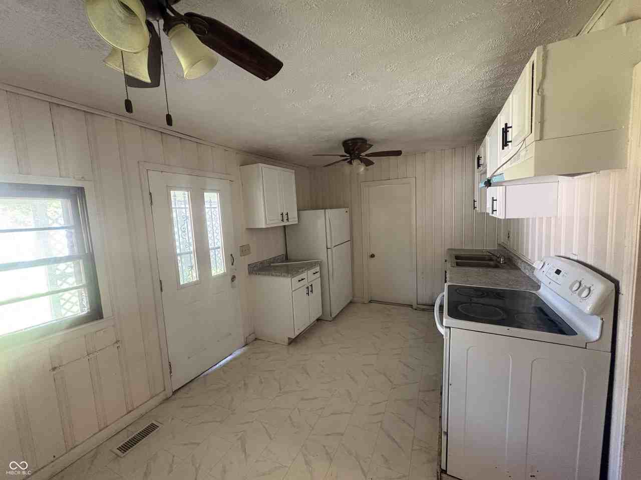 2221 Station St - Photo 6 of 17