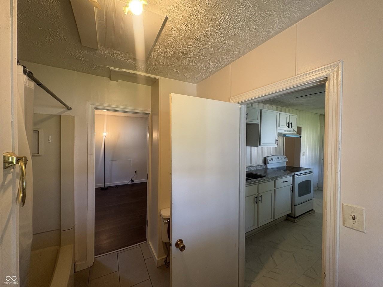 2221 Station St - Photo 7 of 17