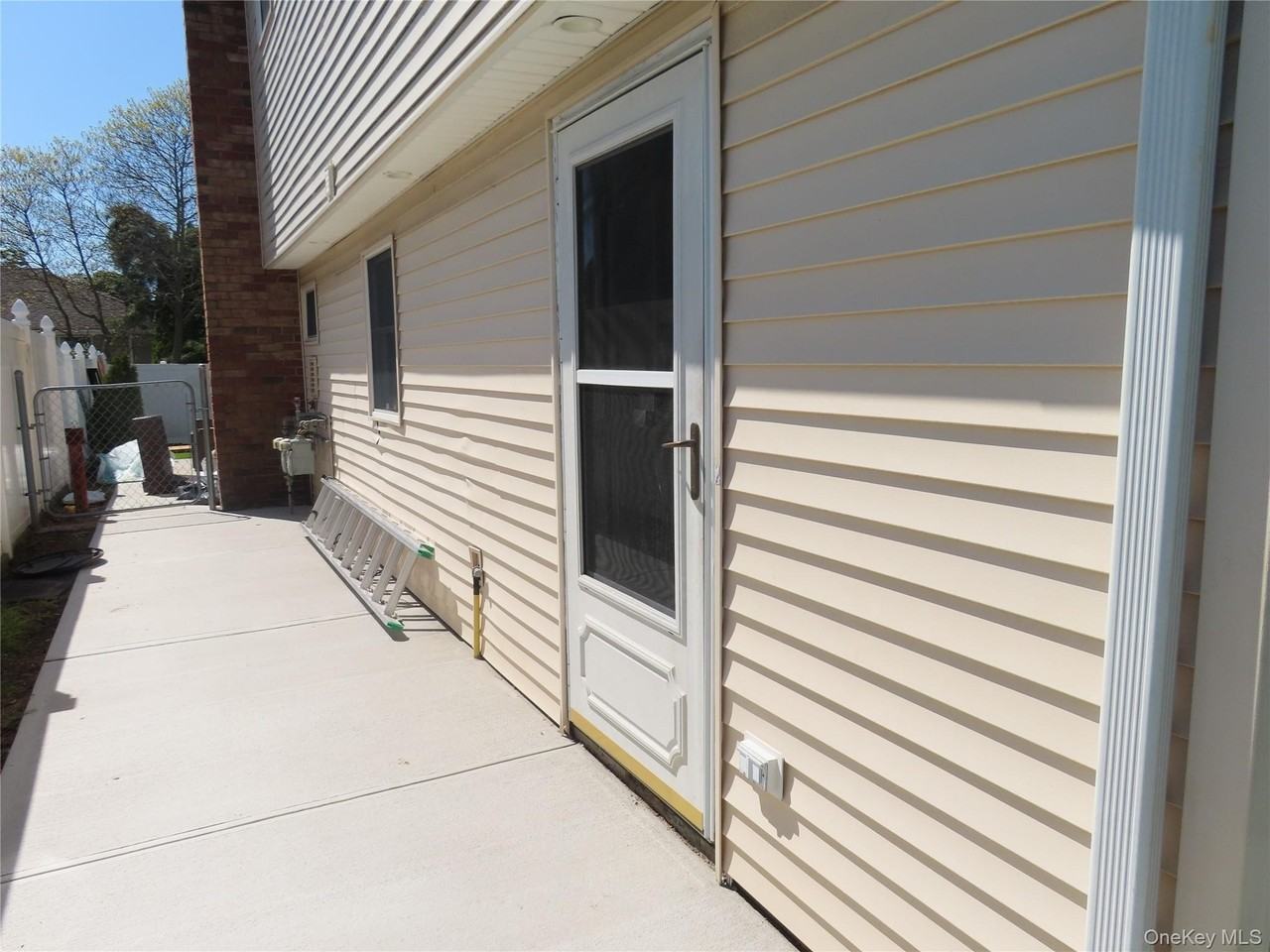 94 Neptune Ave - Photo 2 of 12