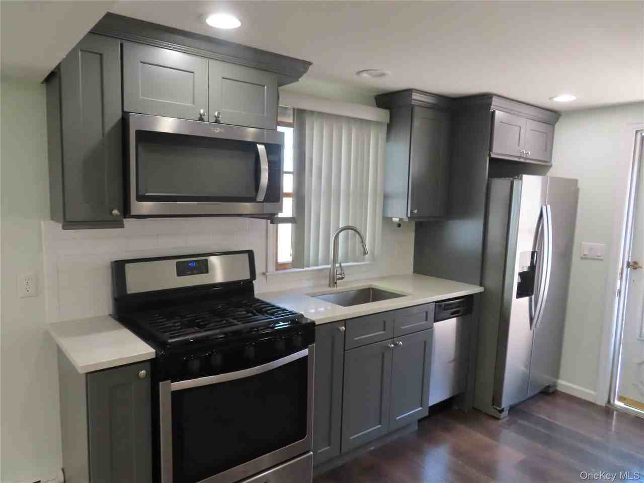94 Neptune Ave - Photo 3 of 12