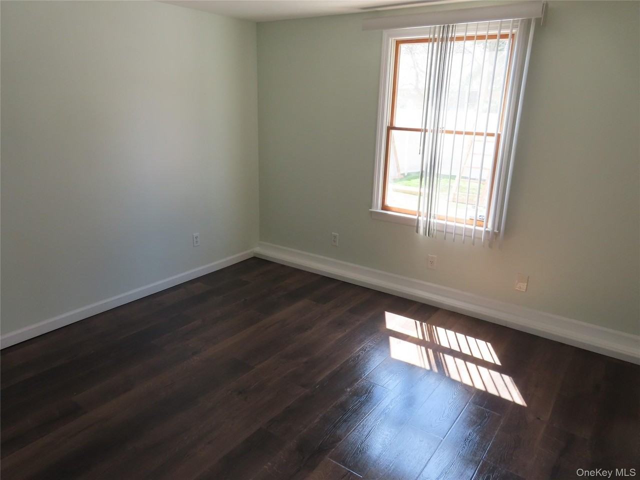 94 Neptune Ave - Photo 5 of 12