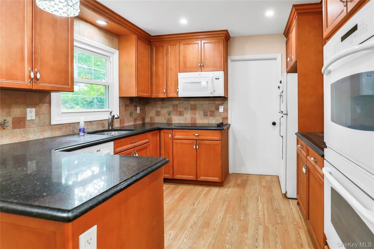 40 Seabrook Ln - Photo 5 of 16