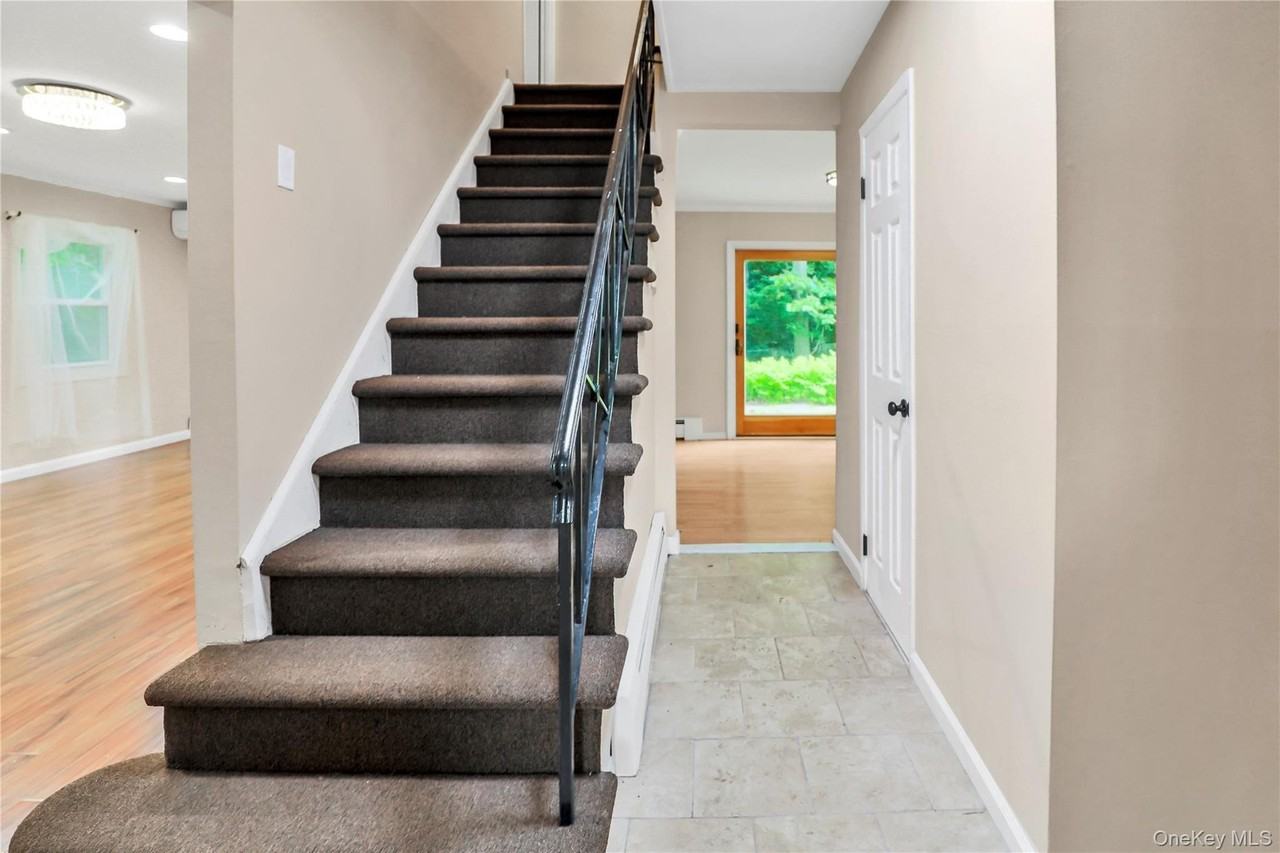40 Seabrook Ln - Photo 7 of 16