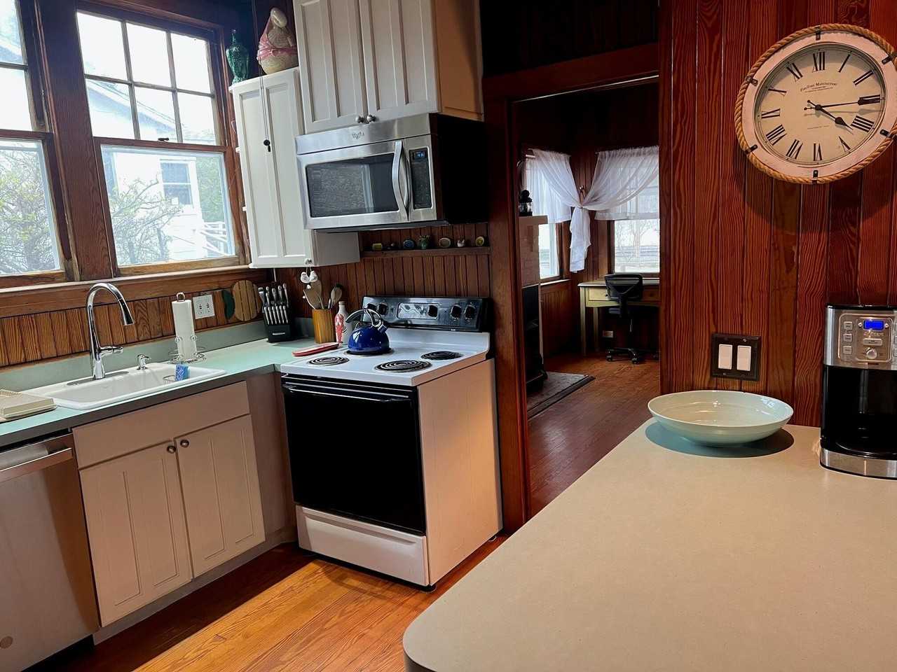 97 Bungalow Walk - Photo 7 of 14