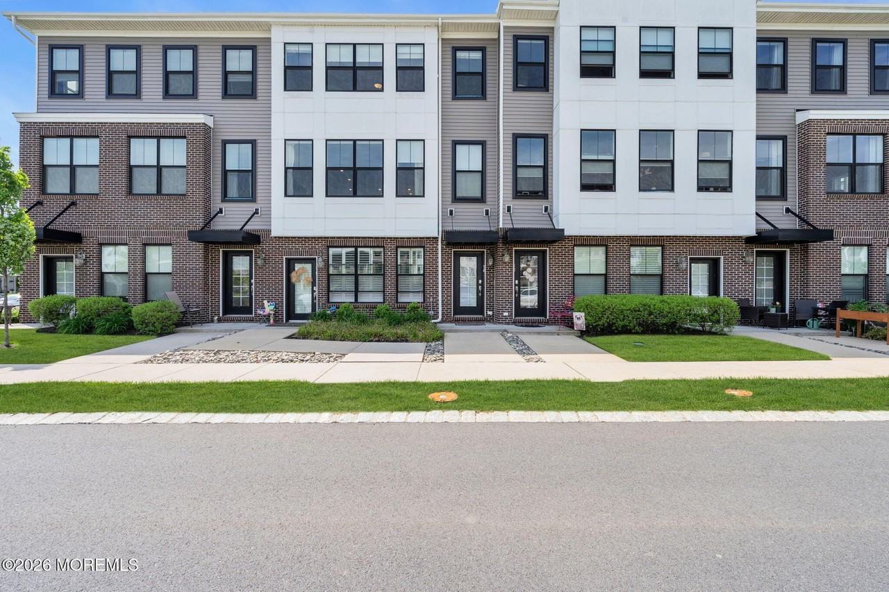 54 Midway Rd - Photo 2 of 33