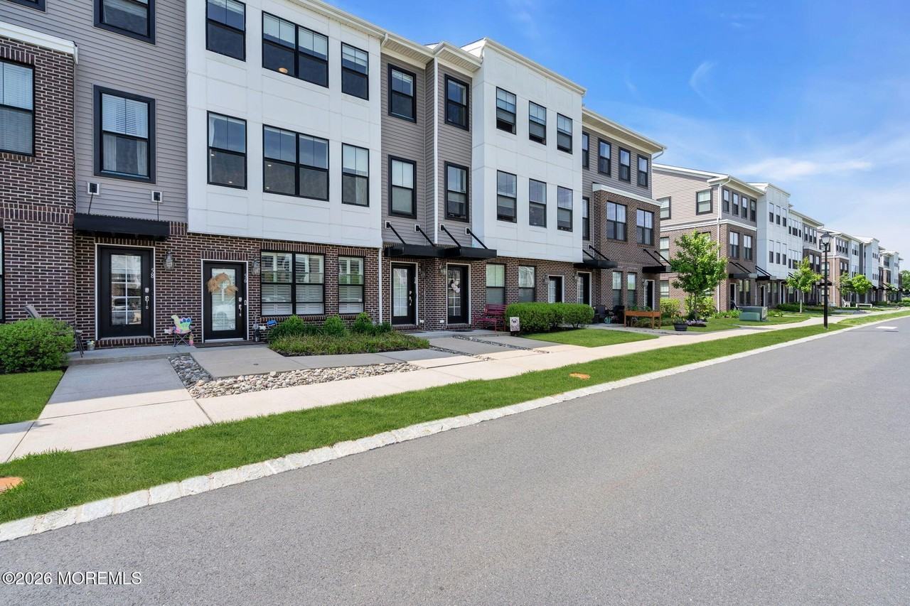 54 Midway Rd - Photo 4 of 33