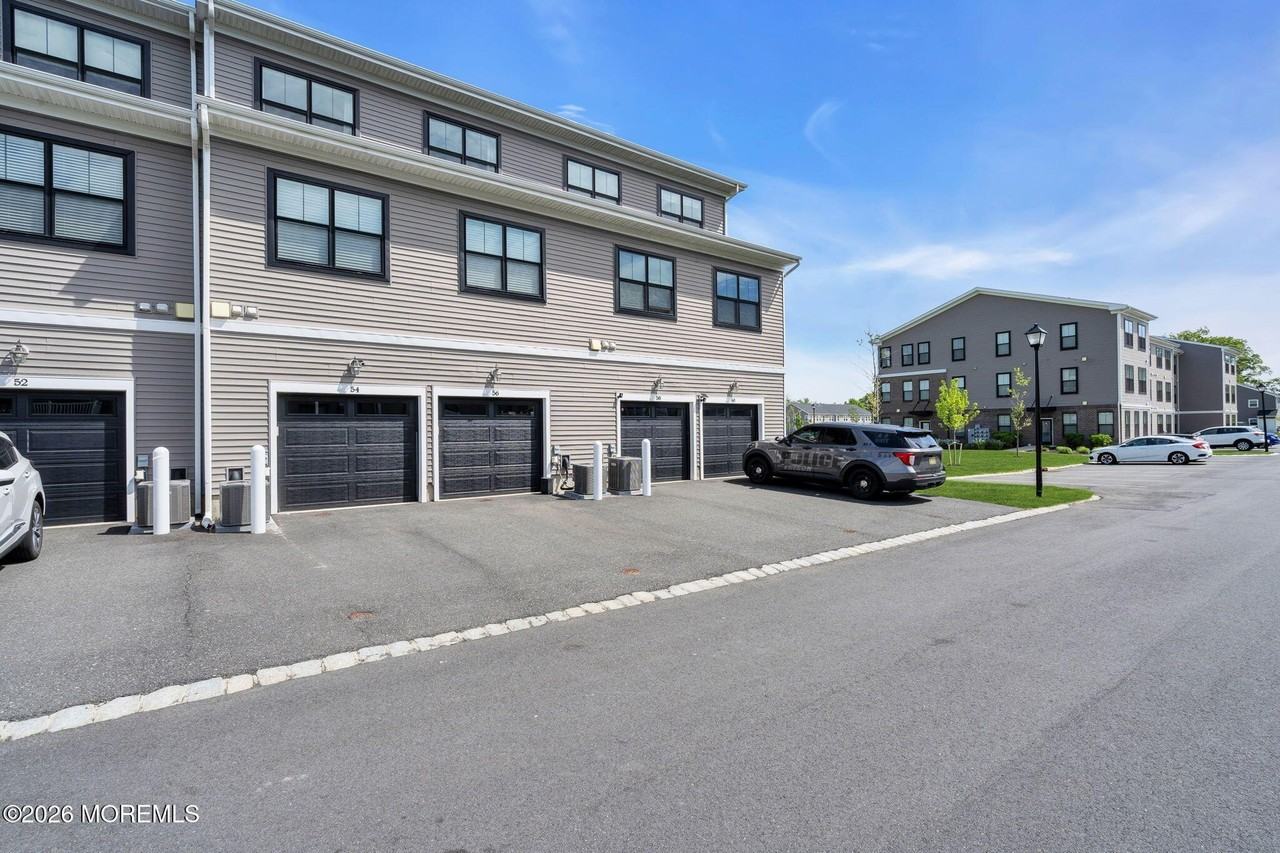 54 Midway Rd - Photo 5 of 33