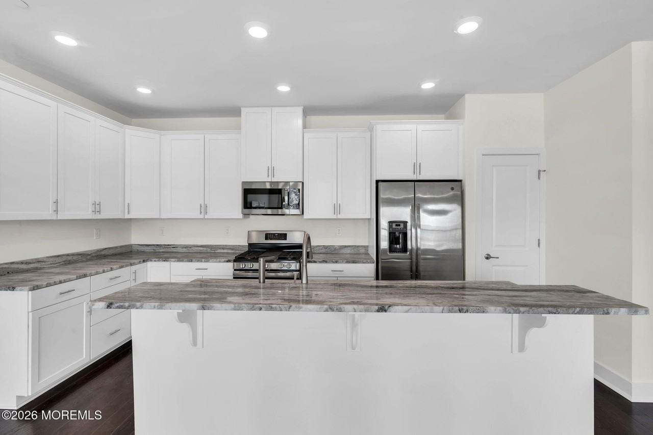54 Midway Rd - Photo 7 of 33