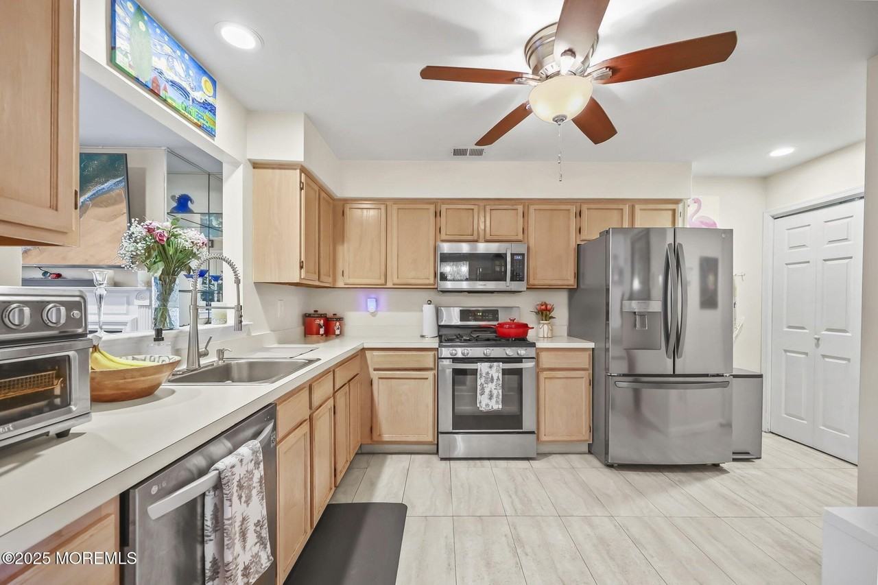 761 Banyan Ct - Photo 5 of 18
