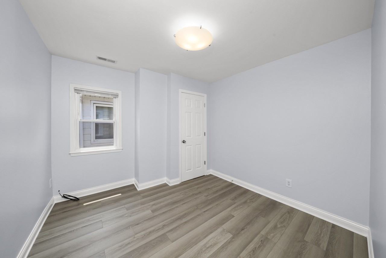 3055 N Nordica Ave #2 - Photo 5 of 11
