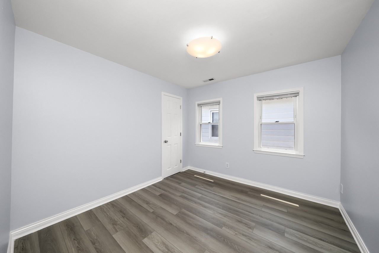 3055 N Nordica Ave #2 - Photo 7 of 11