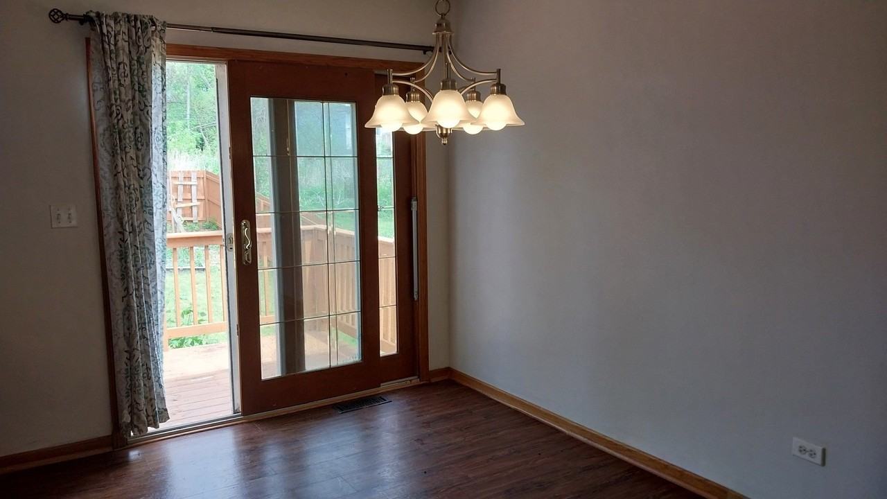 5420 Hillside Dr - Photo 5 of 31