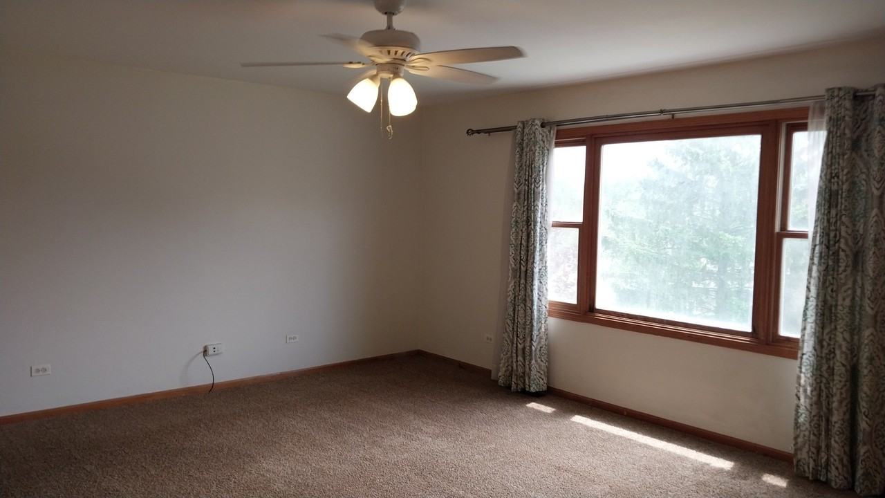 5420 Hillside Dr - Photo 6 of 31