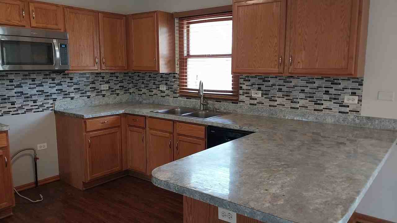 5420 Hillside Dr - Photo 7 of 31