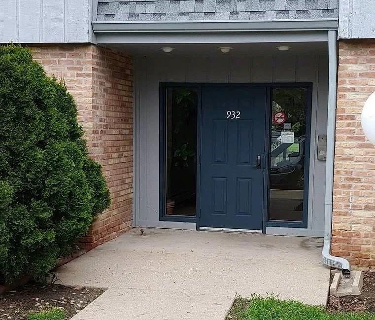 932 E Old Willow Rd #102