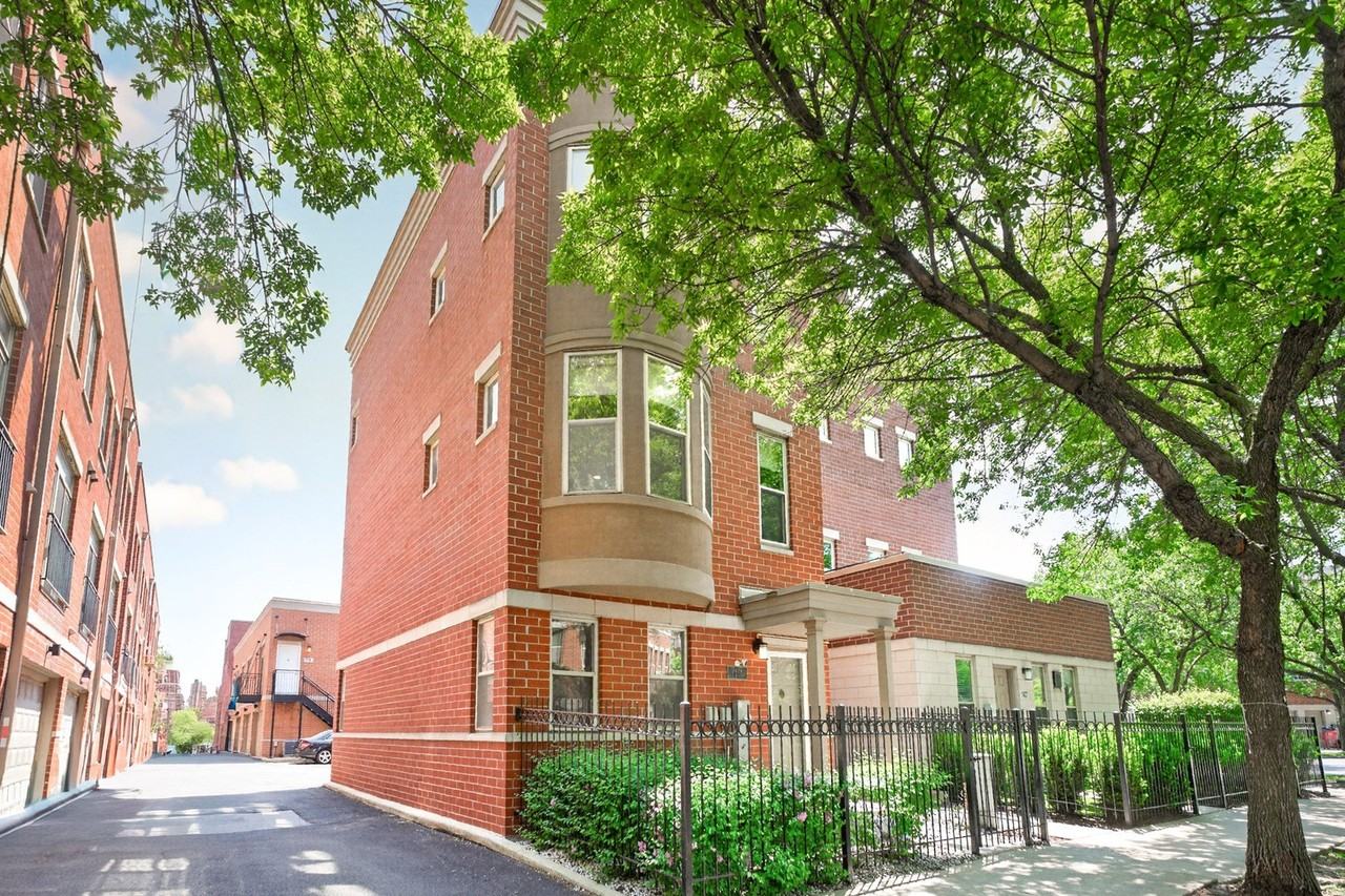 1409 N Burling St - Photo 2 of 32