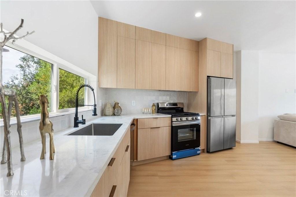 2517 Alsace Ave #1-2 - Photo 5 of 24