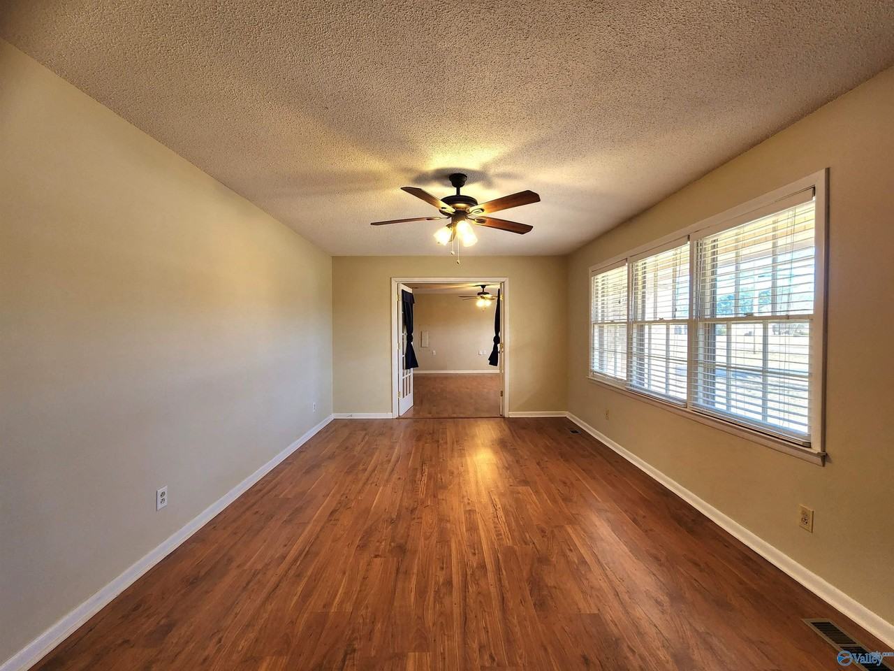 6107 Trailwood Dr - Photo 3 of 35