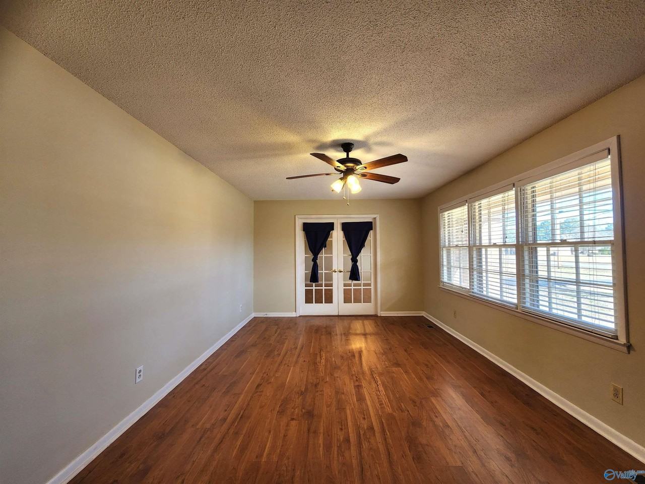 6107 Trailwood Dr - Photo 4 of 35