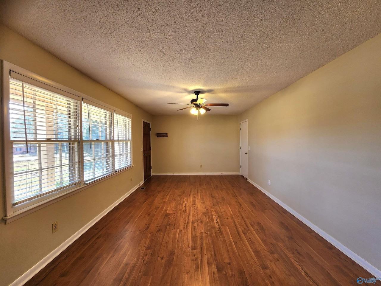6107 Trailwood Dr - Photo 5 of 35