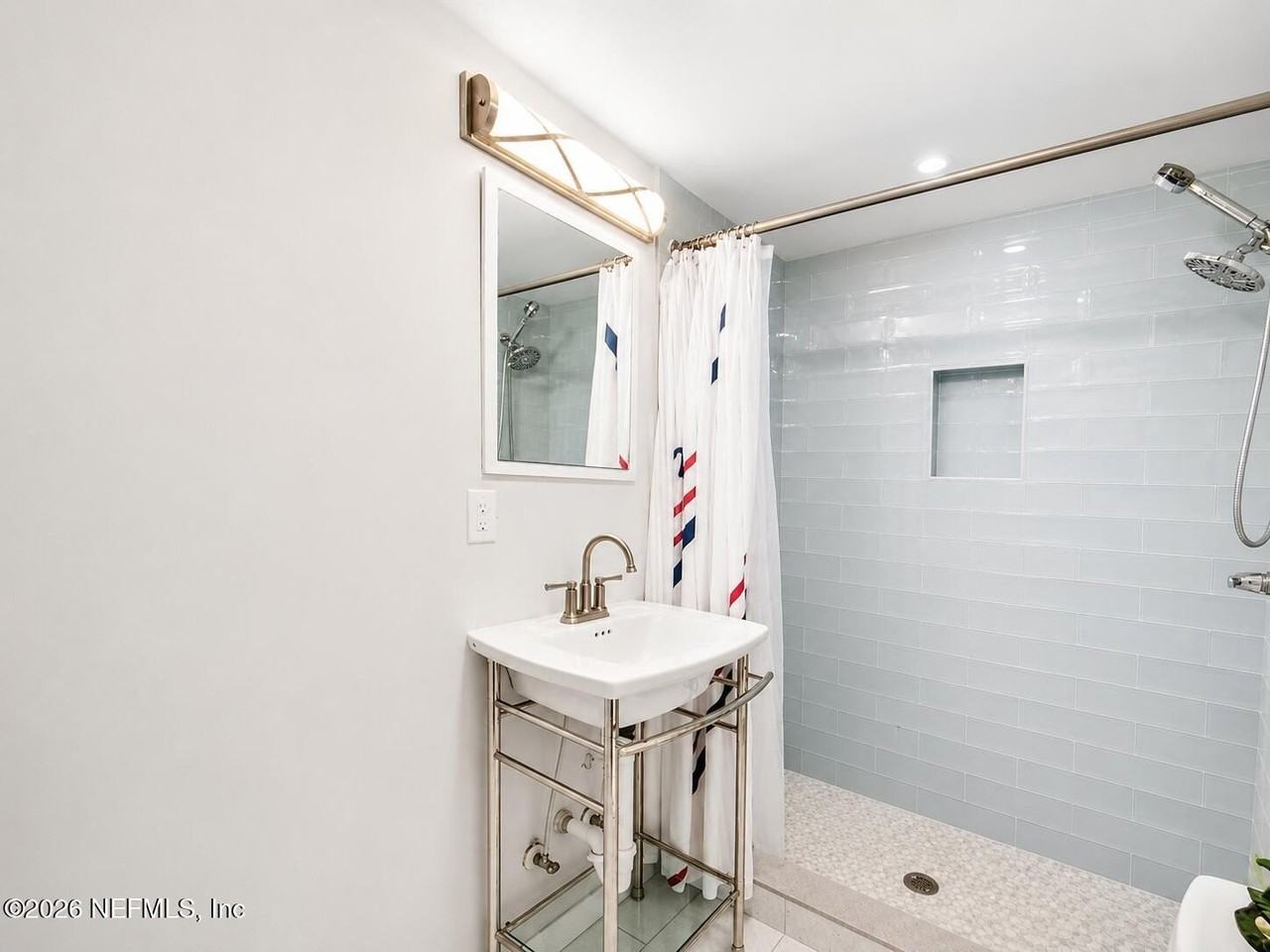 70 Robert St - Photo 5 of 9