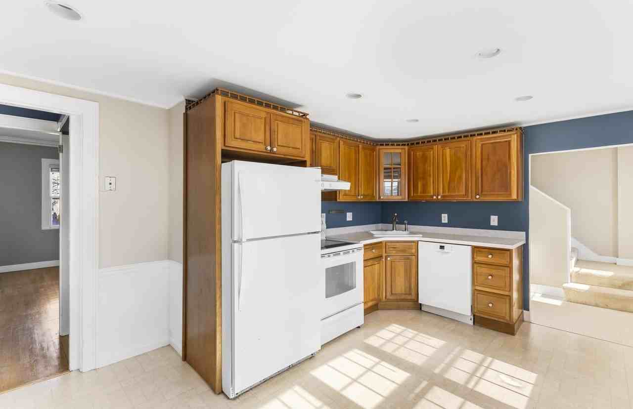 110 Court St #4 - Photo 7 of 24