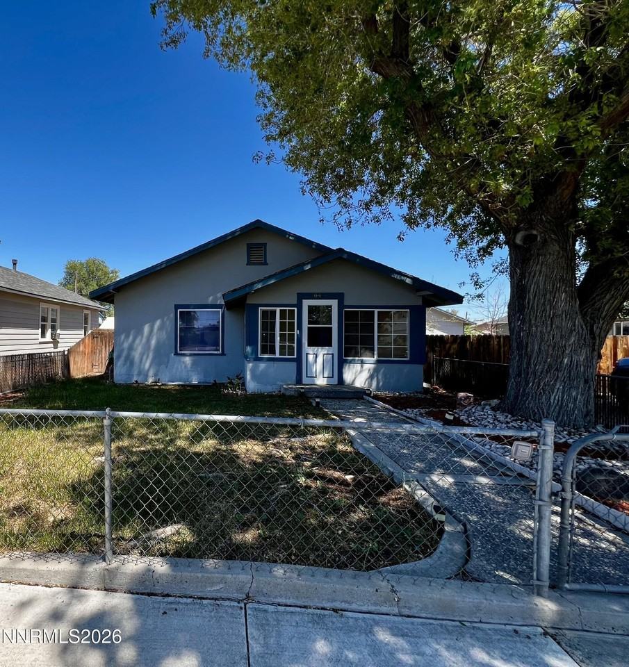 645 Churchill St - Photo 2 of 17