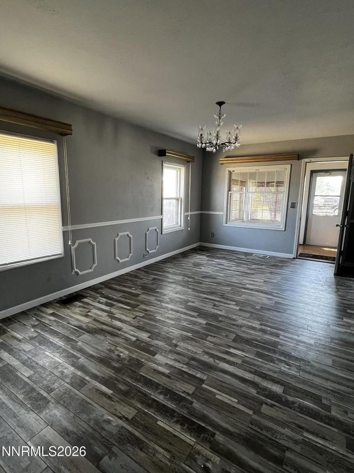645 Churchill St - Photo 7 of 17