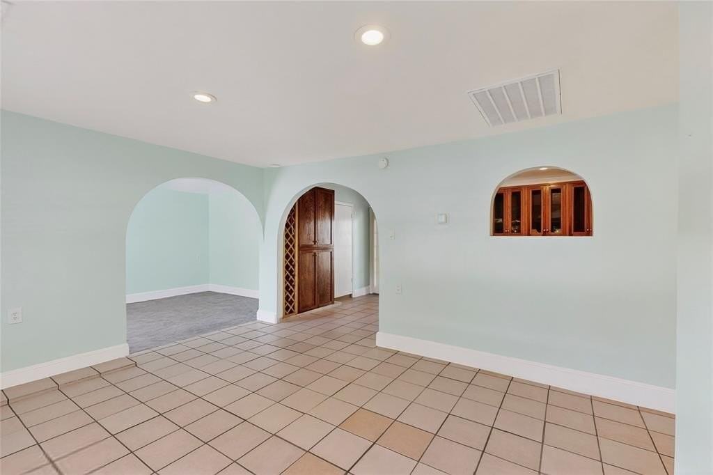 409 Dewitt St - Photo 3 of 15