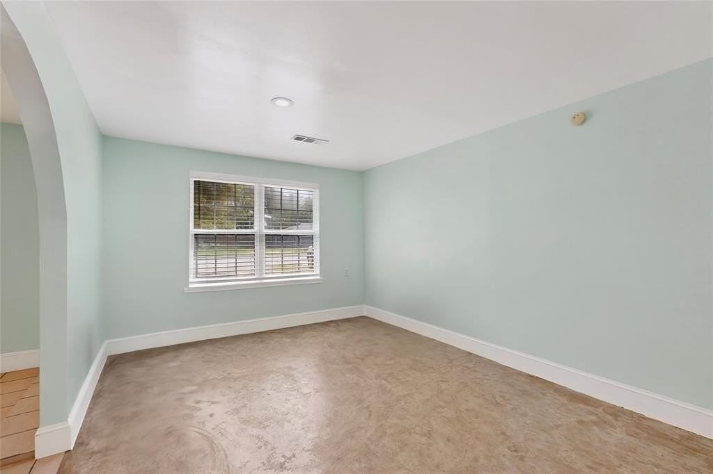409 Dewitt St - Photo 4 of 15