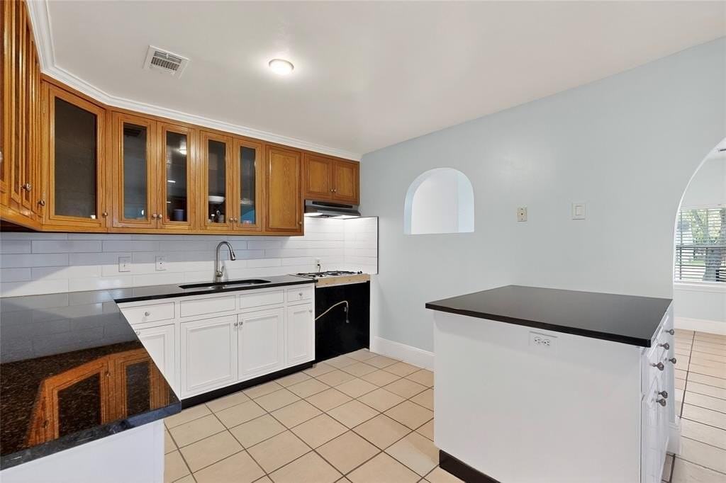 409 Dewitt St - Photo 5 of 15