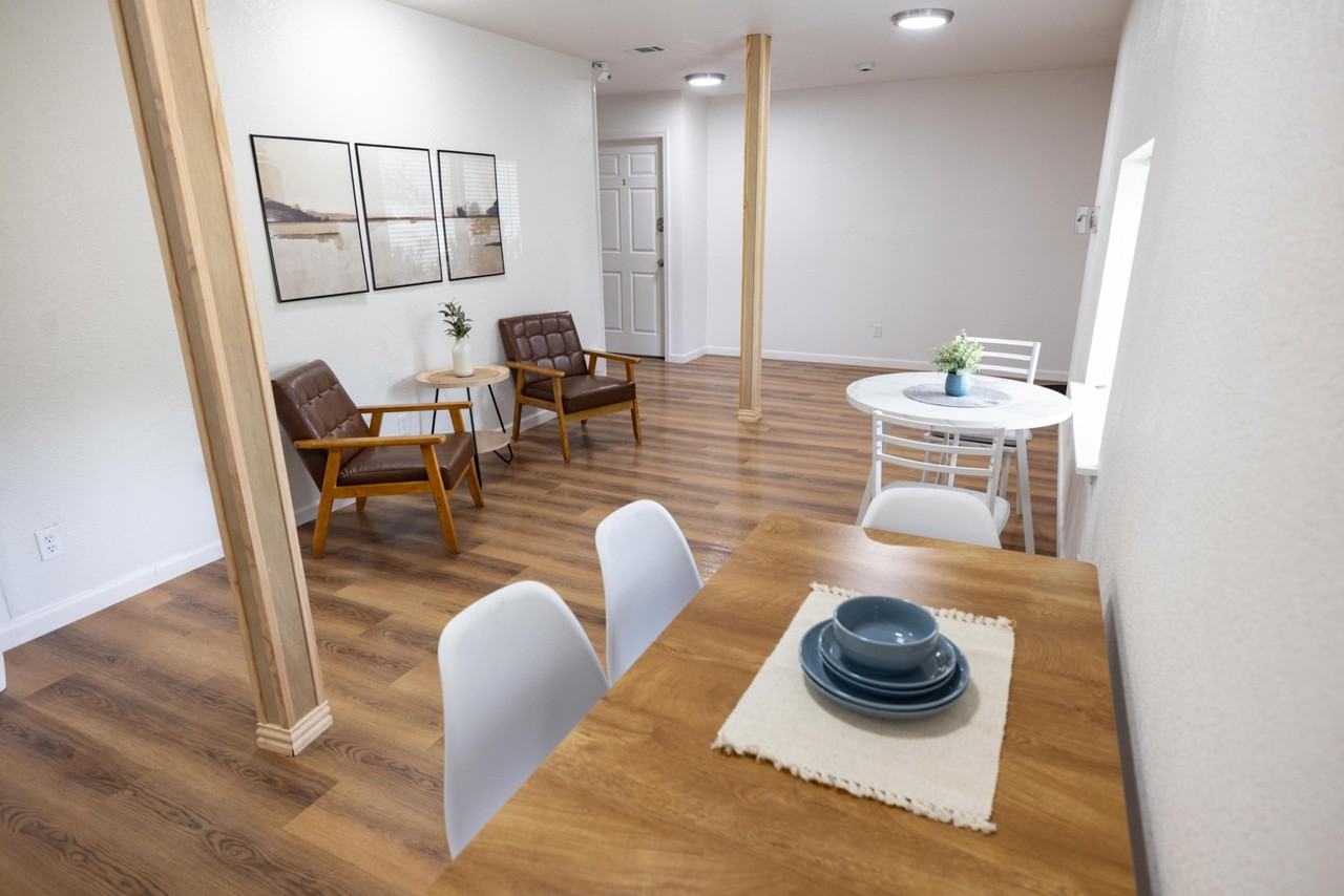 Cottonwood Ct - Photo 3 of 12