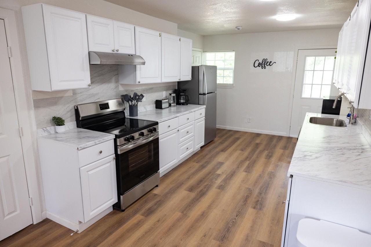 Cottonwood Ct - Photo 4 of 12