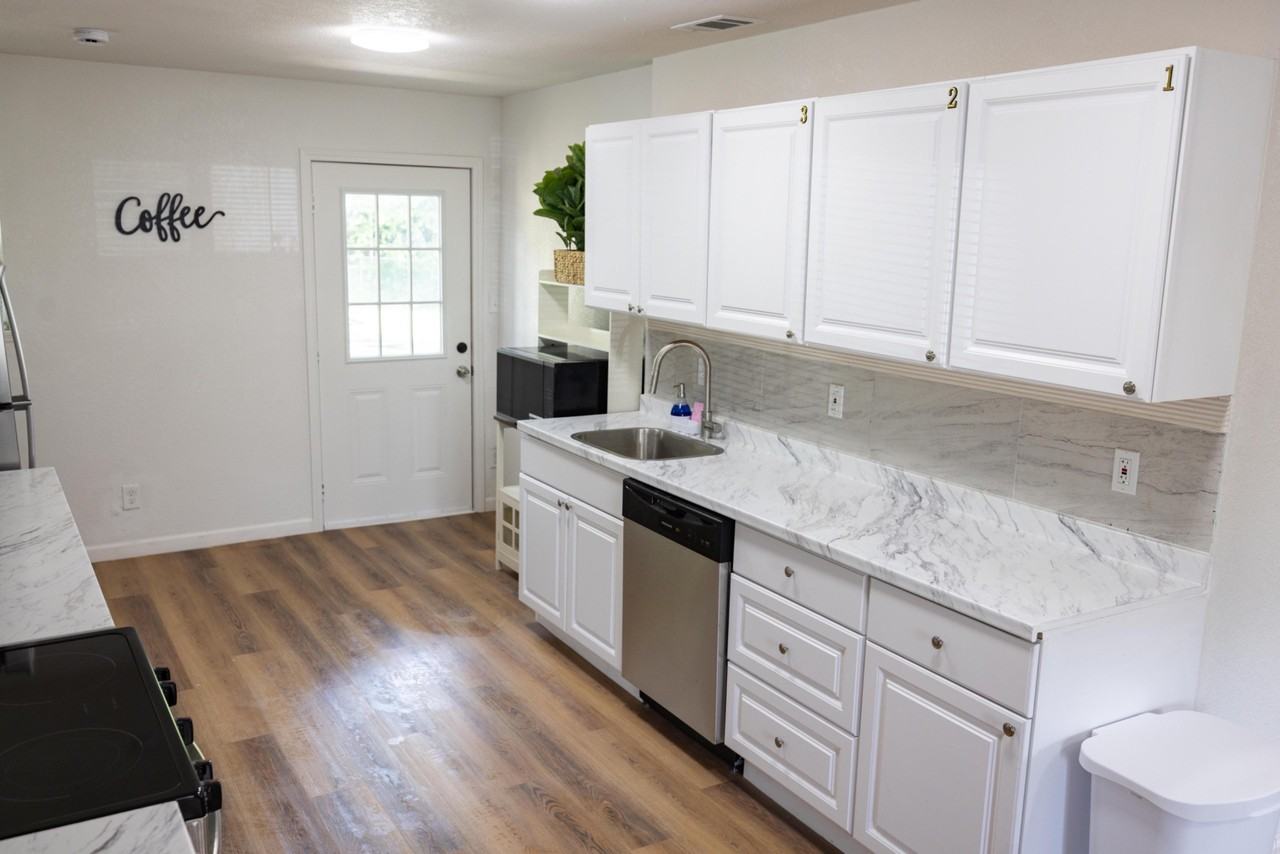 Cottonwood Ct - Photo 6 of 12
