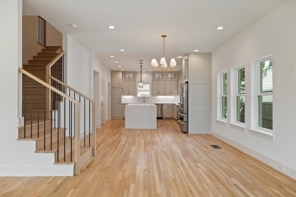 6255 Belmont Ave - Photo 6 of 39
