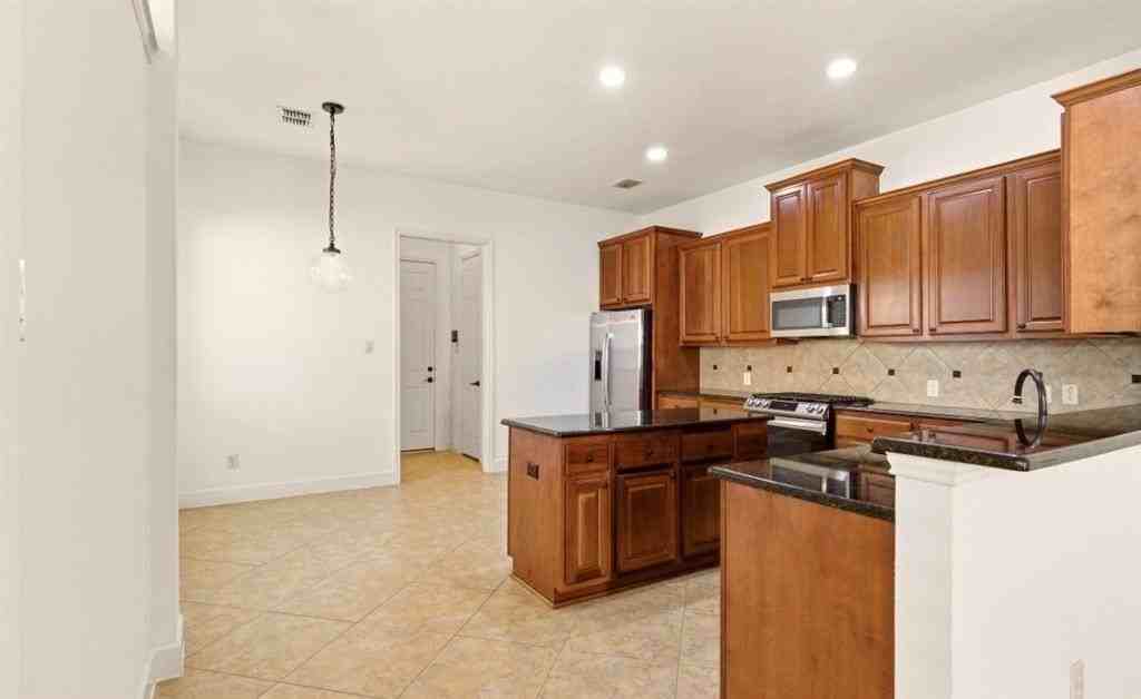 4525 W University Blvd - Photo 5 of 23