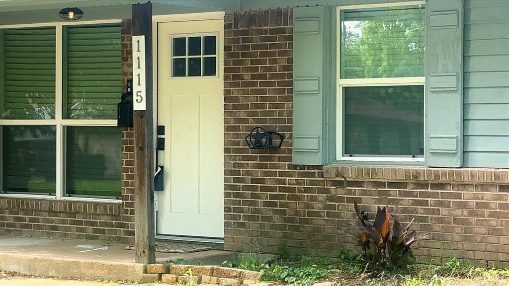 1115 Casa Dr - Photo 2 of 14