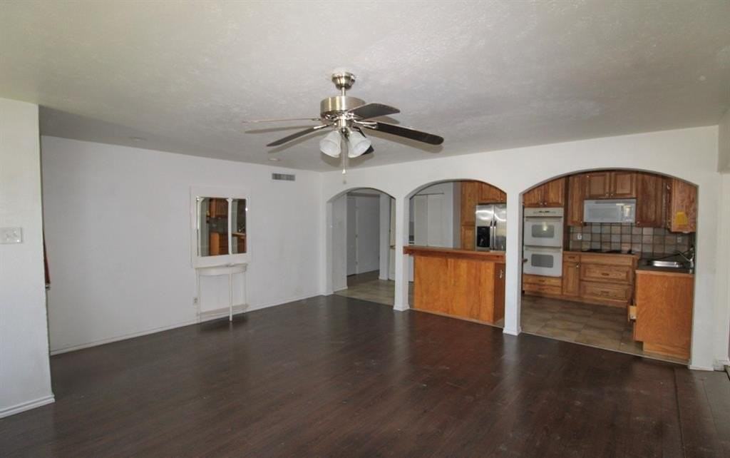 3102 Abbey Rd - Photo 4 of 17
