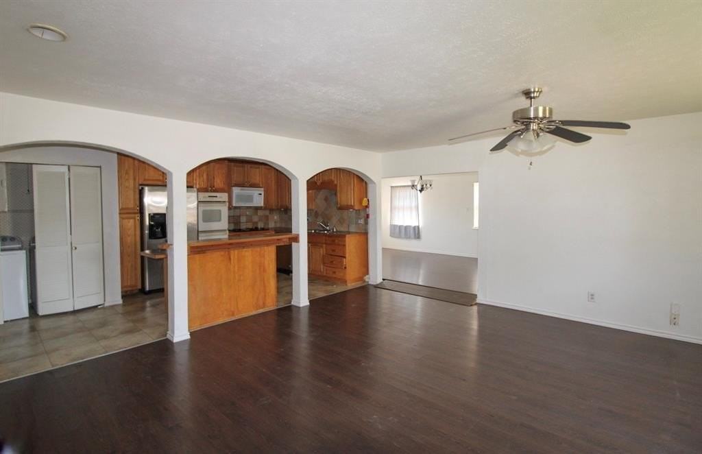 3102 Abbey Rd - Photo 5 of 17