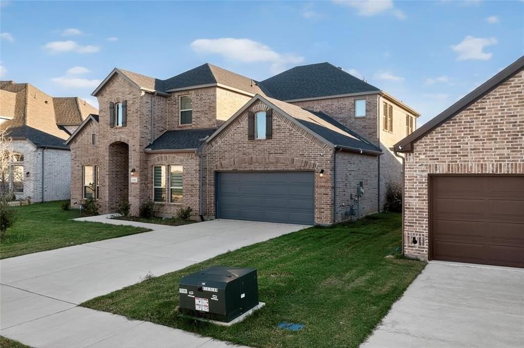 1524 Kurelek Dr - Photo 2 of 40