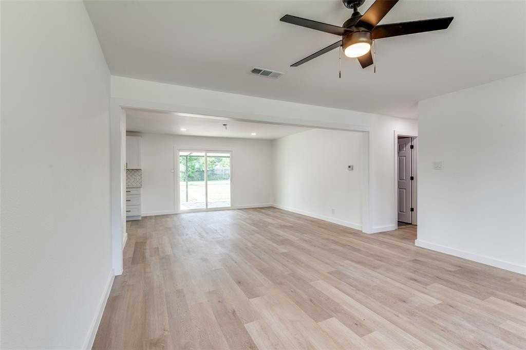 1101 Spring Brook Dr - Photo 4 of 17