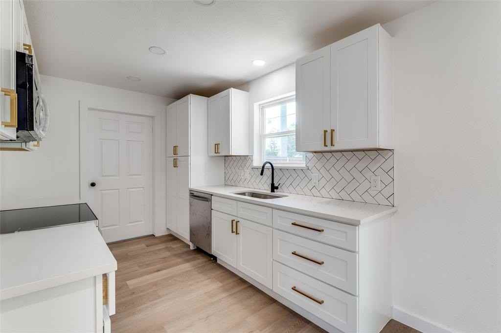 1101 Spring Brook Dr - Photo 6 of 17