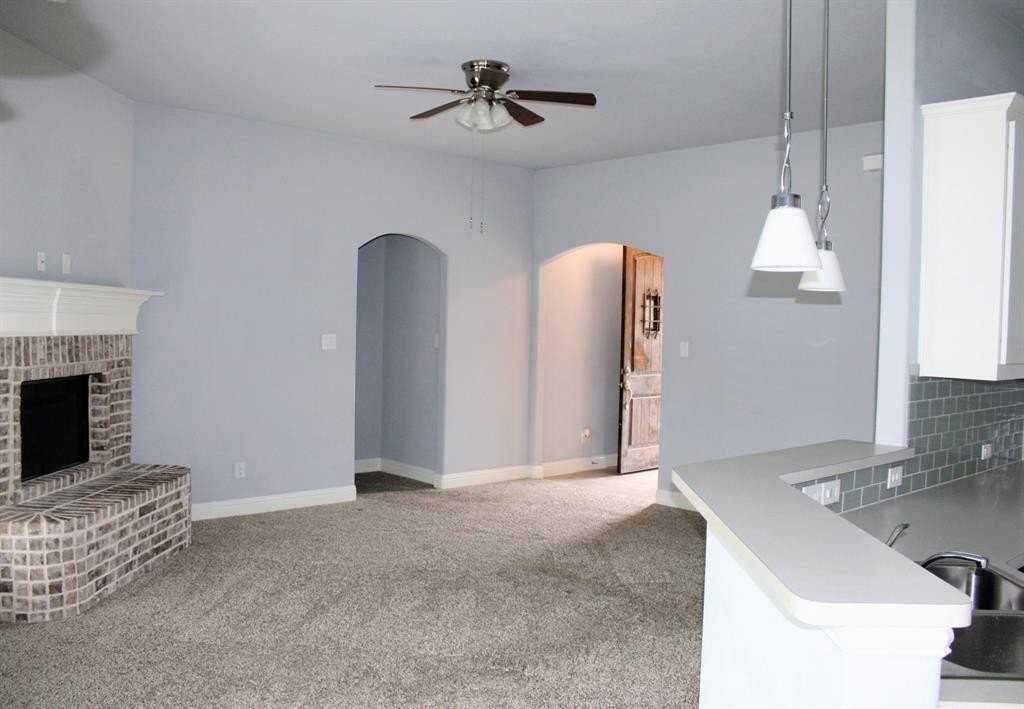 111 Cambridge St - Photo 4 of 16