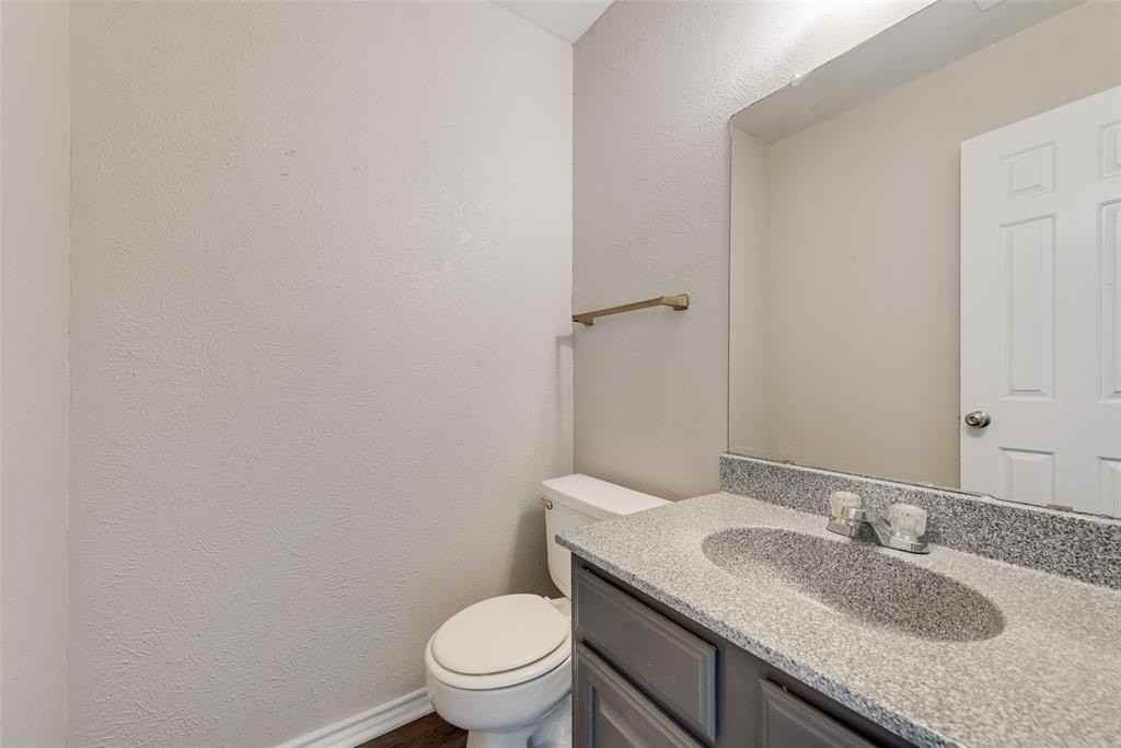 1013 Parkway Ter - Photo 5 of 17